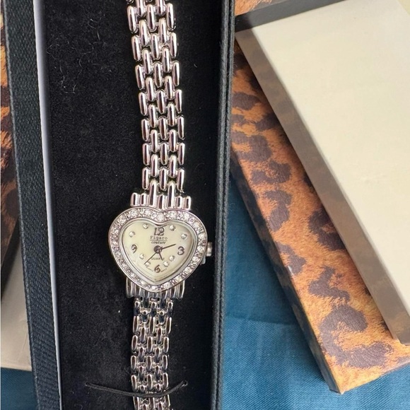 Stainless steel Silver Heart Crystal Watch - Picture 4 of 6